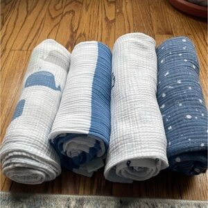 4 pack blue/white muslin blankets (Little Unicorn/Cloud Island)